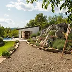 Lovro Villa